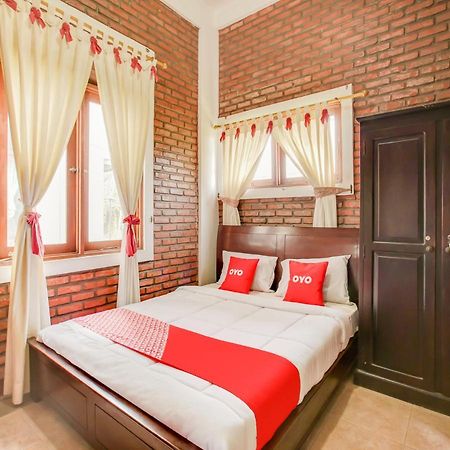 Oyo 3896 Villa Pesona Wisata Puncak 展玉 外观 照片
