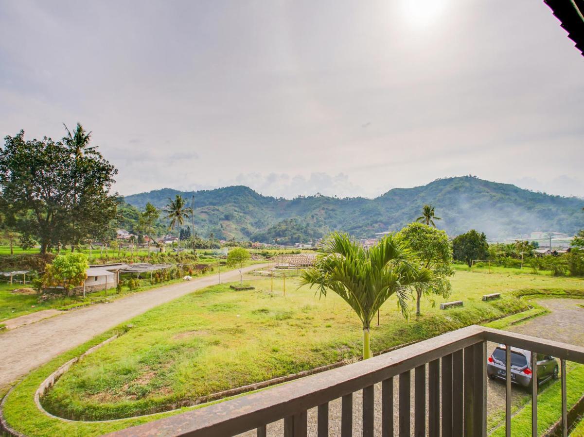 Oyo 3896 Villa Pesona Wisata Puncak 展玉 外观 照片