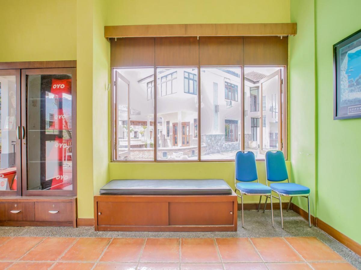 Oyo 3896 Villa Pesona Wisata Puncak 展玉 外观 照片