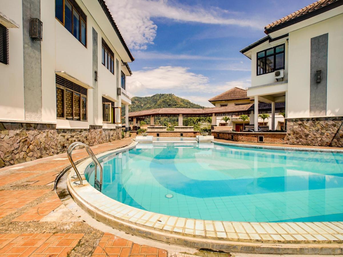 Oyo 3896 Villa Pesona Wisata Puncak 展玉 外观 照片